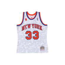 A Bathing Ape x Mitchell & Ness New York Knicks Ewing Jersey - White